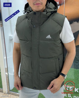 Мужской жилет, выполненный из ткани холлофайбер