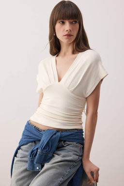 Ekru Fitted/Vucuda Oturan Buzgu/Drape Detayl? Orme Bluz TWOSS25BZ00605