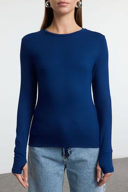 Lacivert Viskon/Yumusak Kumasl? Parmak Gecme Detayl? Esnek Orme Bluz TWOAW25BZ00014