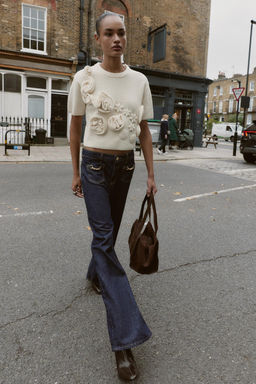 KNITTED TEXTURED FLORAL JUMPER