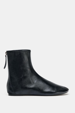 FLAT LEATHER ANKLE BOOTS