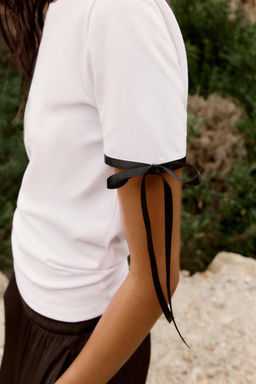 T-SHIRT WITH CONTRAST BOWS - Zara фото 4