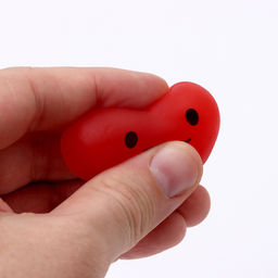 Цена за 12 шт. Антистресс сквиш мялка с сюрпризом «Сердце» в яйце, в шоубоксе