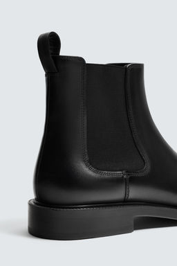 LEATHER CHELSEA BOOTS