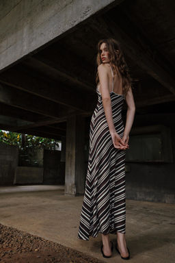VESTIDO MIDI R?STICO RAYAS / Negro / Marr?n - Zara фото 6