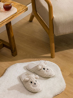 3D Aplikeli Pel?? Kad?n Ev Terli?i