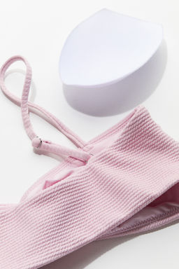 Top de bikini con relleno y detalle girado - H&m фото 2