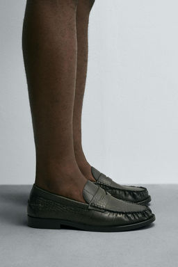 CROCODILE EMBOSSED LOAFER