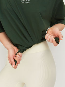 Футболка прямого силуэта с разрезом