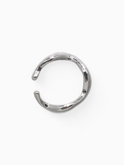 Серьга кафф «Мятый металл», цвет серебро