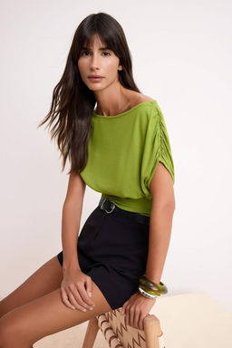 Yesil Fitted/Vucuda Oturan Asimetrik Yaka K?sa Kollu Yumusak Orme Bluz TWOSS26BZ00462