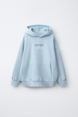 SUDADERA CAPUCHA EFECTO LAVADO TEXTO / Azul claro