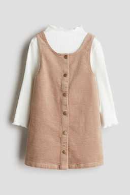 Conjunto de vestido y camiseta