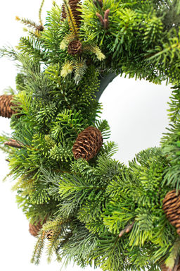 Венок из хвои с литой иглой 50 см с еловыми шишками - Зеленый - Real touch фото 2