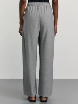 Брюки из рельефной ткани с эластичной талией / Zarina  фото 4