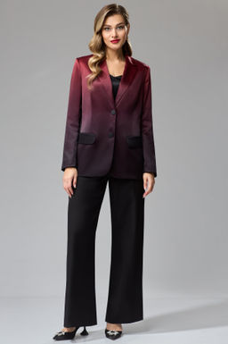 Костюм из жакета, топа и брюк.