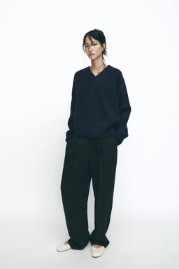 PLAIN KNIT V-NECK SWEATER