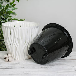 Кашпо для цветов со вставкой «Вдохновение», 5.7 л, d=23.5 см, белое/черное