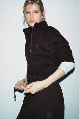 SWEATSHIRT WITH PATCH AND ZIP