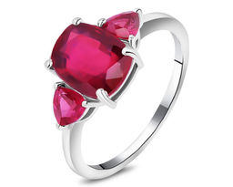 Кольцо, 1 рубин корунд кушон 7х9 мм/2.87 ct. , 2 рубин корунд триллион 4 мм/0.59 ct, Джени
