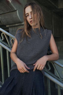 WOOL BLEND KNIT SHOULDER PLEAT TANK TOP - Zara фото 8