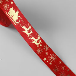 Лента атласная с тиснением Олени в упряжке, 25 мм, 231 м, красная