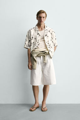 CAMISA RELAXED FIT ESTAMPADO FLORAL / Blanco roto