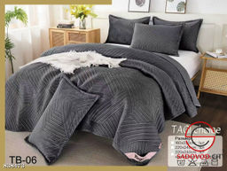 Покрывало и наволочки на кровать