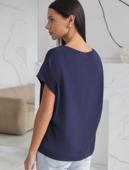 Футболка с V-вырезом и цельнокроеным рукавом из премиального хлопка - Vilatte фото 3