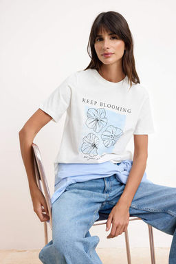 Ekru Cicekli Regular/Normal Kal?p K?sa Kollu Nak?sl? %100 Pamuk Orme T-Shirt TWOSS26TS00074