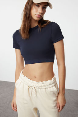 Trendyolmilla Siyah Crop Hafif Destekli Yumusak Dokulu Bisiklet Yaka Orme Spor Ust/Bluz TWOAW21BZ0158