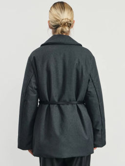 Куртка с поясом и акцентной деталью / Zarina фото 6