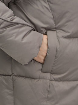 Куртка зимняя женская с капюшоном модная коричневого цвета 7651K - Visdeer фото 7