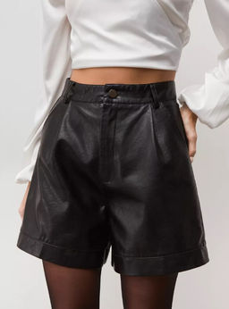 K10998 Шорты экокожа ЧЕРНЫЙ