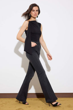 Limited Edition Siyah TOPARLAYICI Yuksek Bel Ekstra Esnek Flare Uzun Boy Jeans TWOSS26JE00103