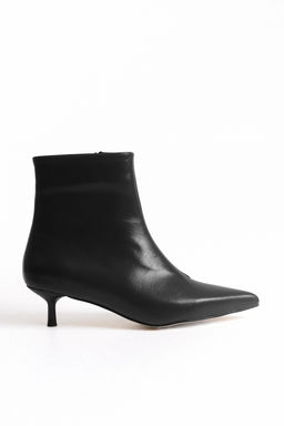 Siyah Sivri Burun Bilekte Kitten Ince Topuklu Kad?n Bot TAKAW26BO00045