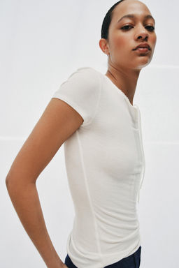 CAMISETA CUELLO PANADERO / Blanco roto - Zara фото 2