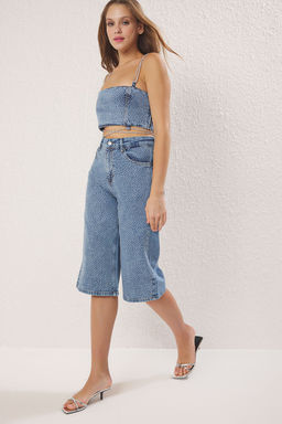 Limited Edition Mavi Tasl? Pacas? Kesikli Denim Kapri Bermuda TWOSS25SR00061