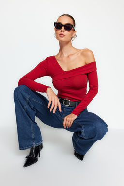Trendyolmilla Siyah Pamuklu Esnek Volanl? Fitted/Vucuda Oturan Crop Orme Bluz TWOAW24BZ00161