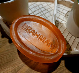 Ароматическое глицериновое мыло сандал и ладанная камедь Brahman "Оранжевый Брахман"