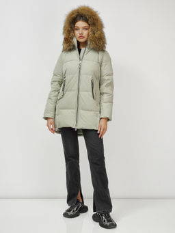 Куртка Бренд Visdeer ПРЕМИУМ КЛАССА зимняя с мехом ЕНОТА светло-зеленого цвета фото 6