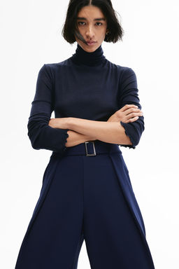 Pantalon amplio con cinturon