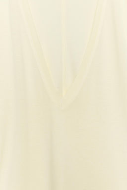 CAMISETA ESCOTE PICO FLUIDA / Amarillo