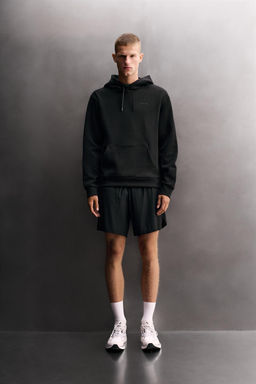 SUDADERA T?CNICA CAPUCHA / Negro