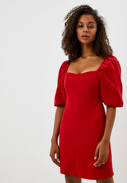 Приталенное платье с рукавами-буф