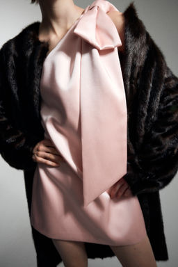 Vestido de un hombro con lazo - H&m фото 5