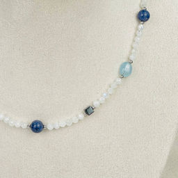 Колье из Лунного камня, Аквамарина, Сапфира и Гематита - Радуга самоцветов фото 2