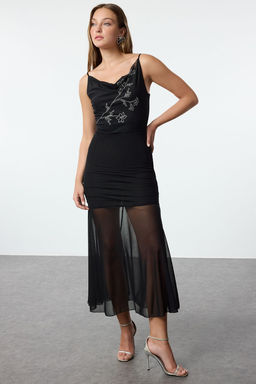 Siyah Degaje Yaka Tas Bask? Detayl? Tul Maxi Y?lbas? Abiye Gece Mezuniyet Elbisesi TPRAW25EL00046