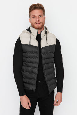 Trendyolmilla Man Siyah Regular Fit Renk Bloklu K?sl?k Sisme Yelek TMNAW23YE00000