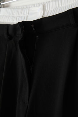 TRENDYOLMILLA Limited Edition Siyah Wide Leg Bel Boxer Detayl? Dokuma Kumas Pantolon TWOAW24PL00273 фото 2